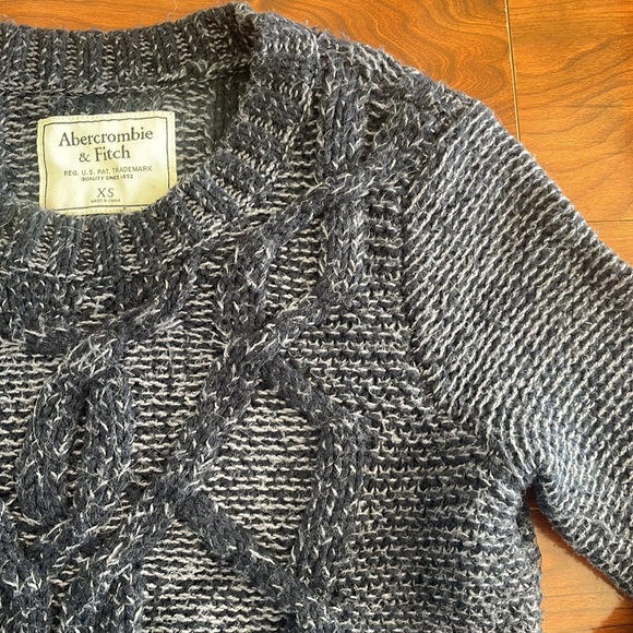 COPY - Abercrombie & Fitch Blue Slim Rib Cable Knit Crewneck Sweater - Picture 8 of 13